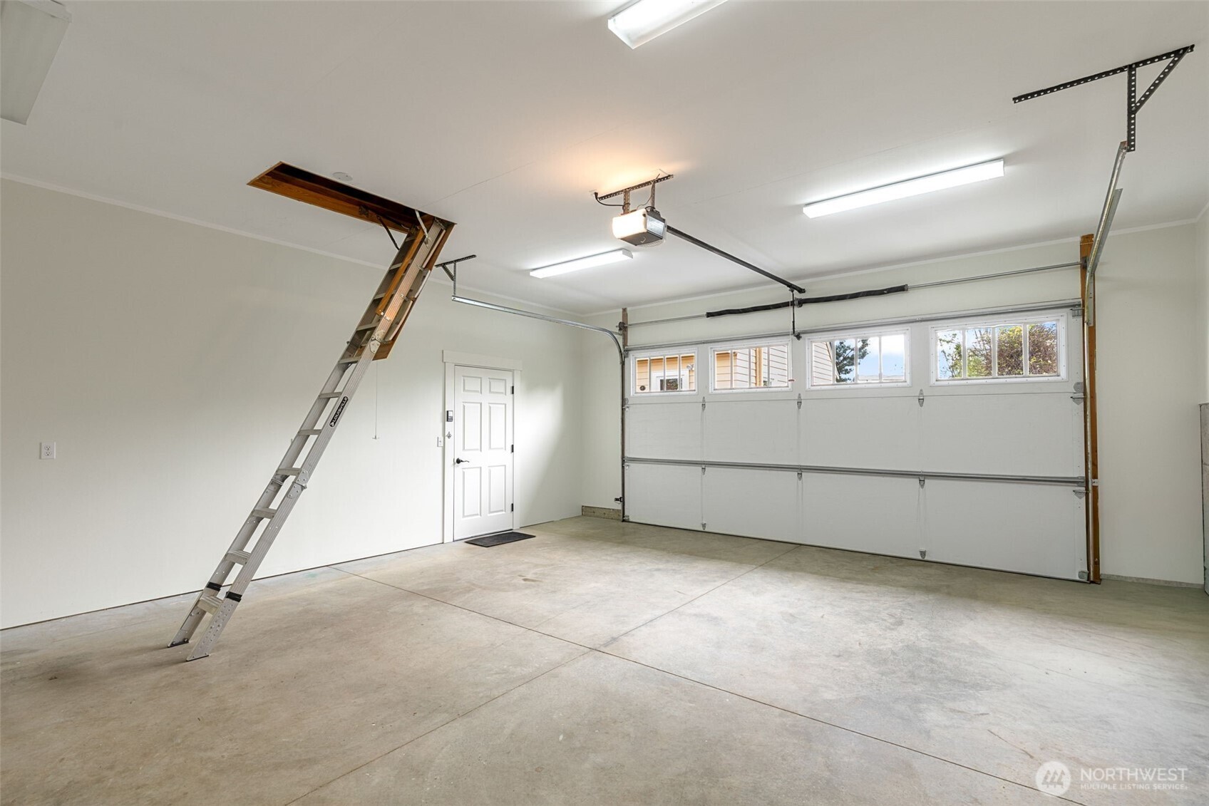 5602 S Willow Street , Seattle, WA 98118