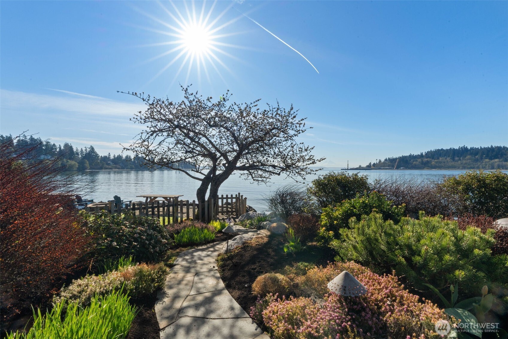1121 Irene Place NE, Bainbridge Island, WA 98110