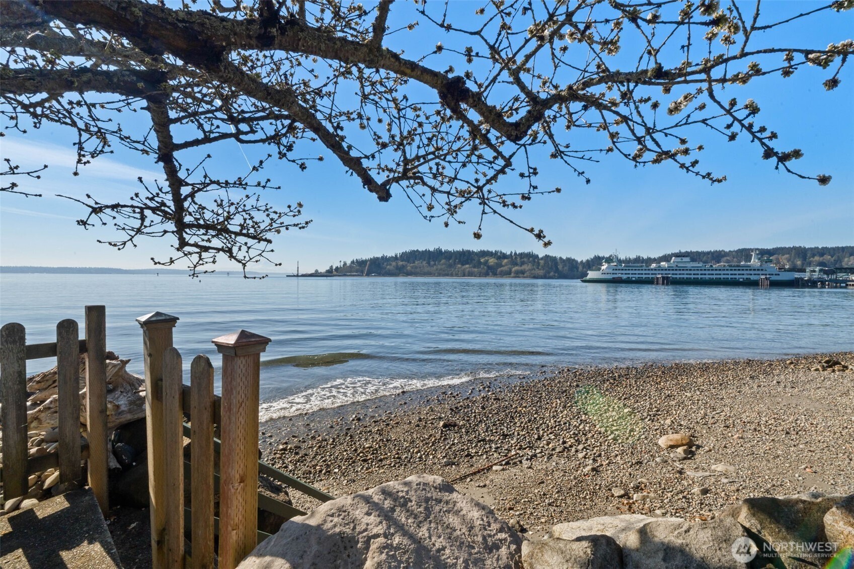 1121 Irene Place NE, Bainbridge Island, WA 98110