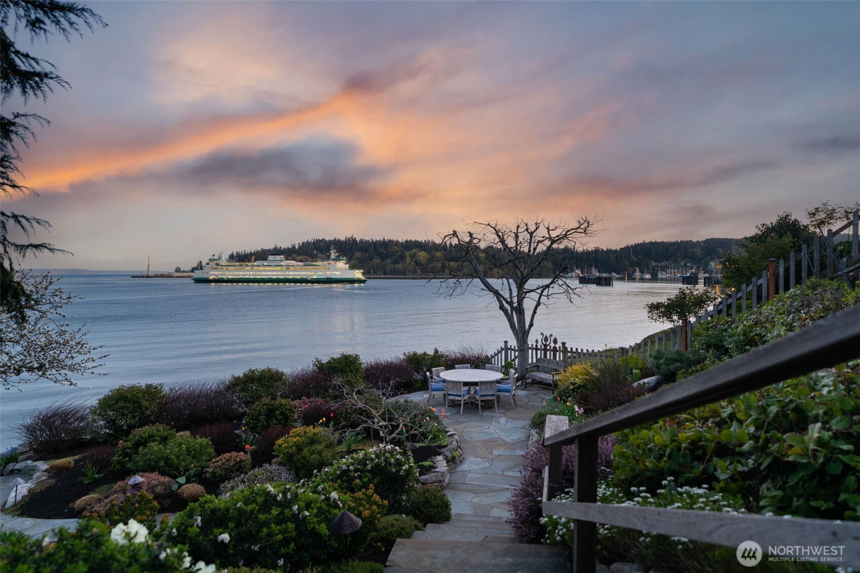 1121 Irene Place NE, Bainbridge Island, WA 98110