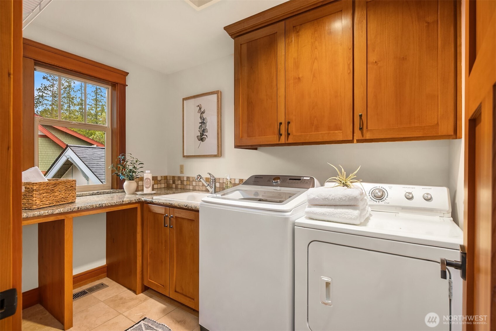 10202 Rodal Court NE, Bainbridge Island, WA 98110