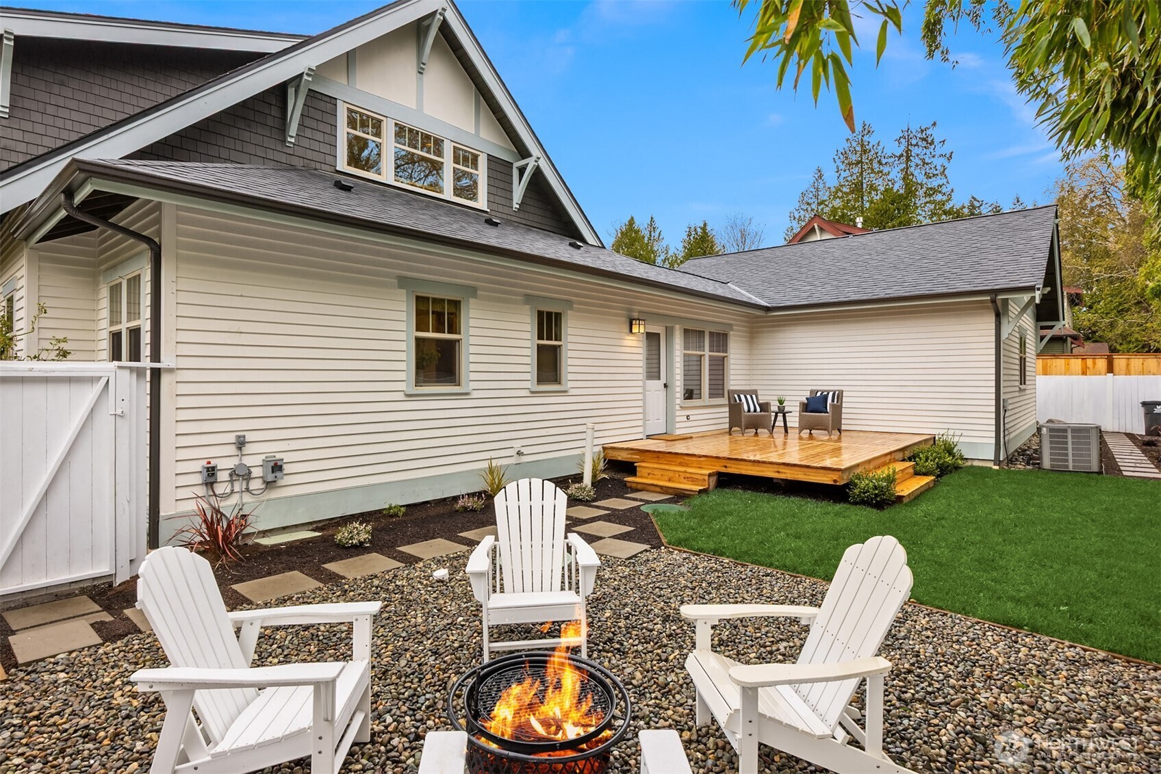 10202 Rodal Court NE, Bainbridge Island, WA 98110