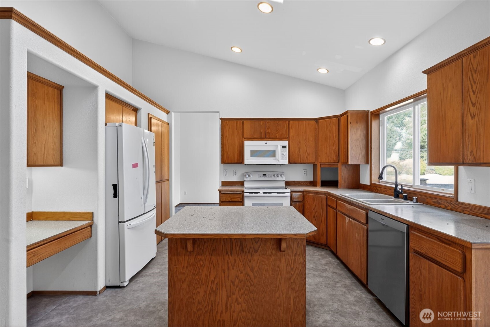 844 Holbeck Drive , Camano Island, WA 98282
