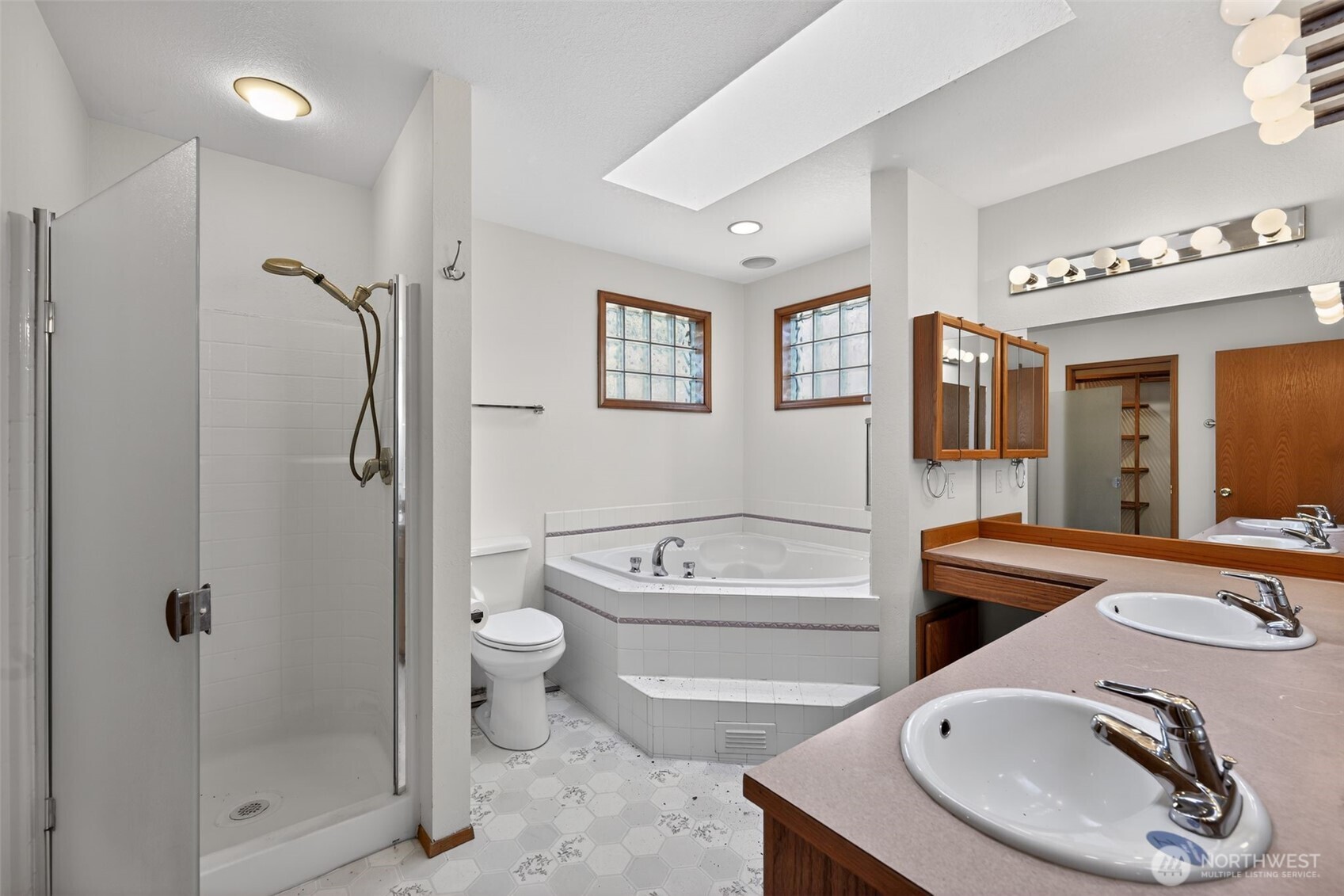 844 Holbeck Drive , Camano Island, WA 98282