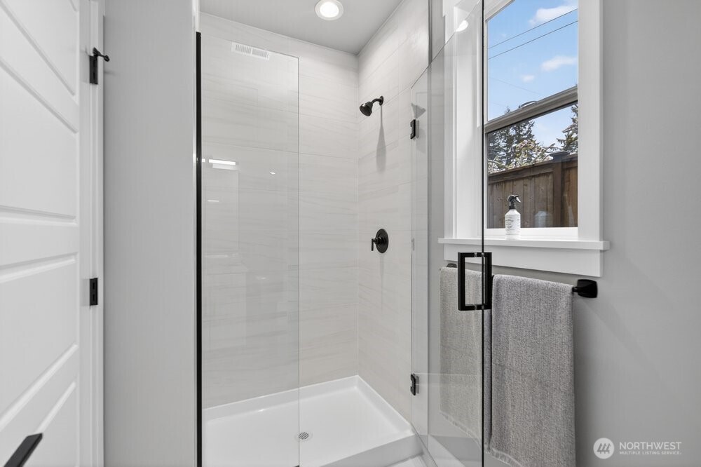 15008 75th Avenue NE, Kenmore, WA 98028