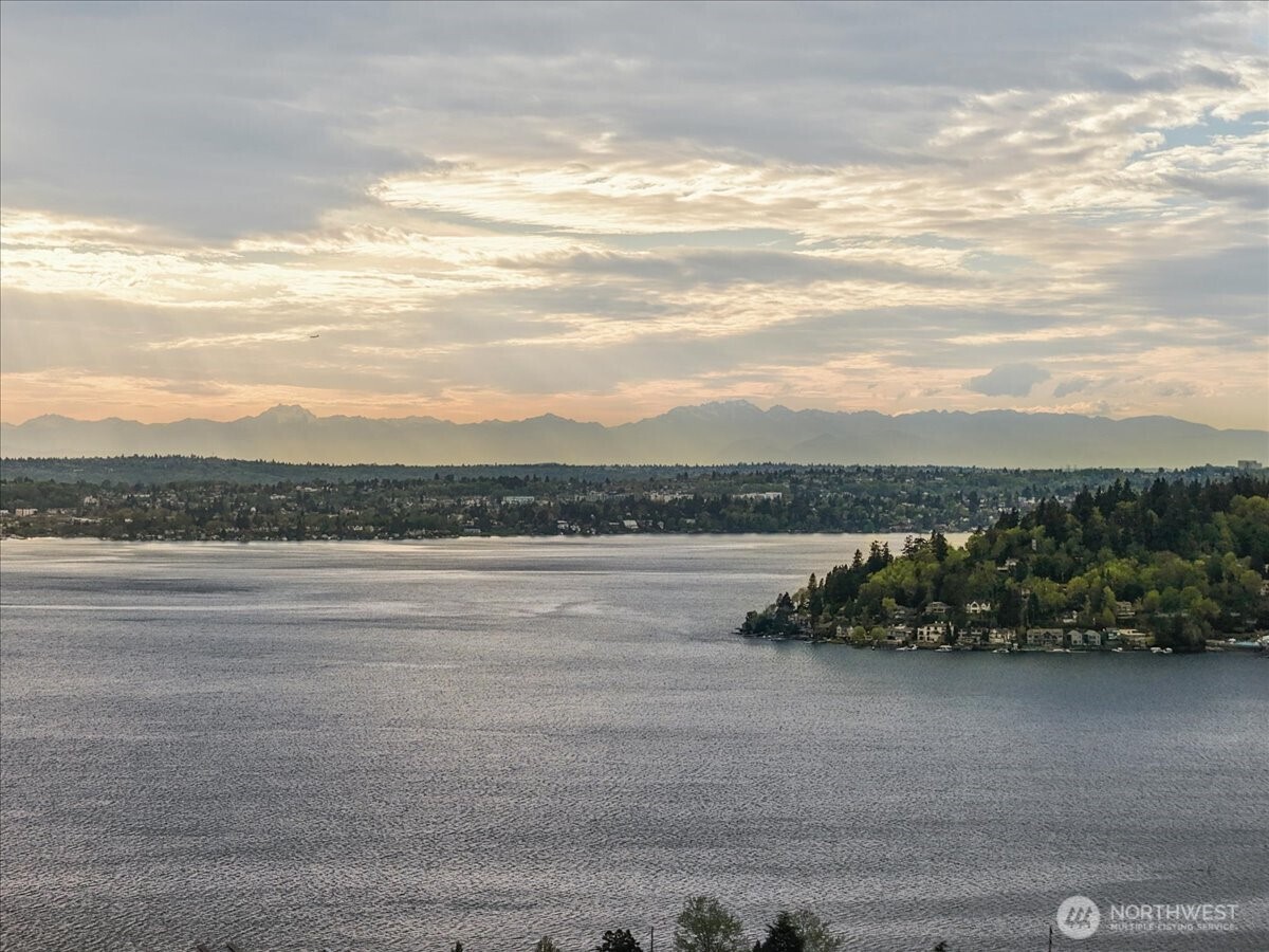 2824 Park Avenue N, Renton, WA 98056