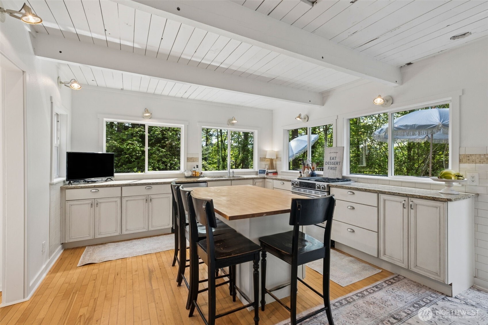 15715 249 Avenue SE, Issaquah, WA 98027