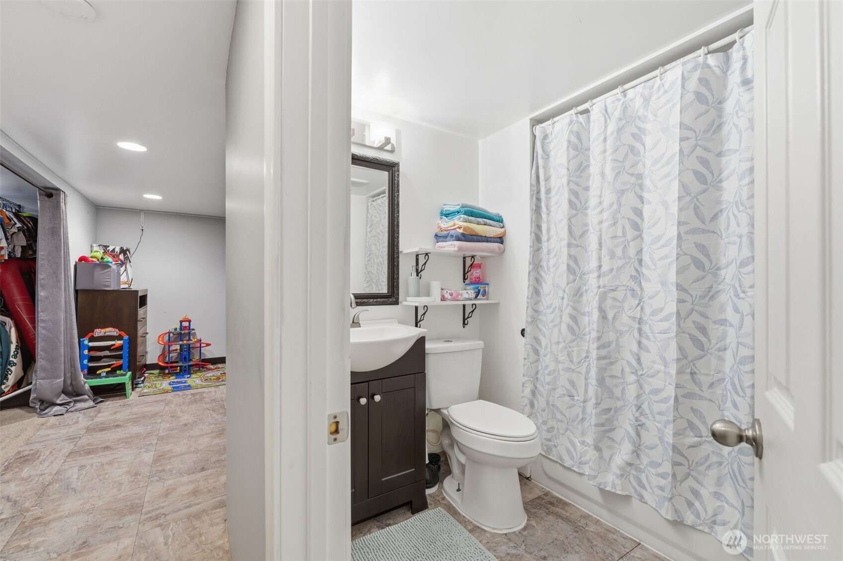 128 N Wehe Avenue , Pasco, WA 99301