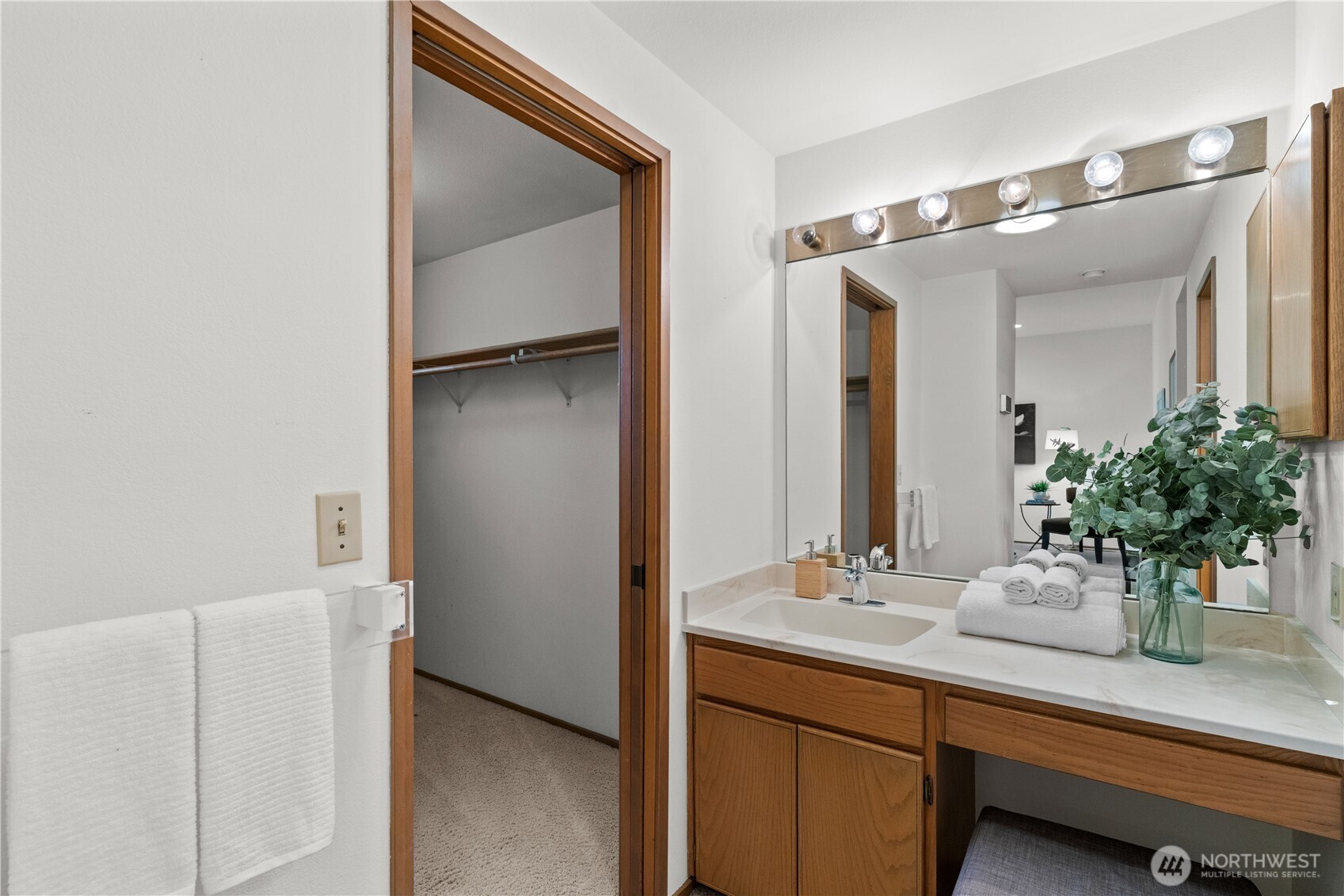 14316 NE 12th Place , Bellevue, WA 98007
