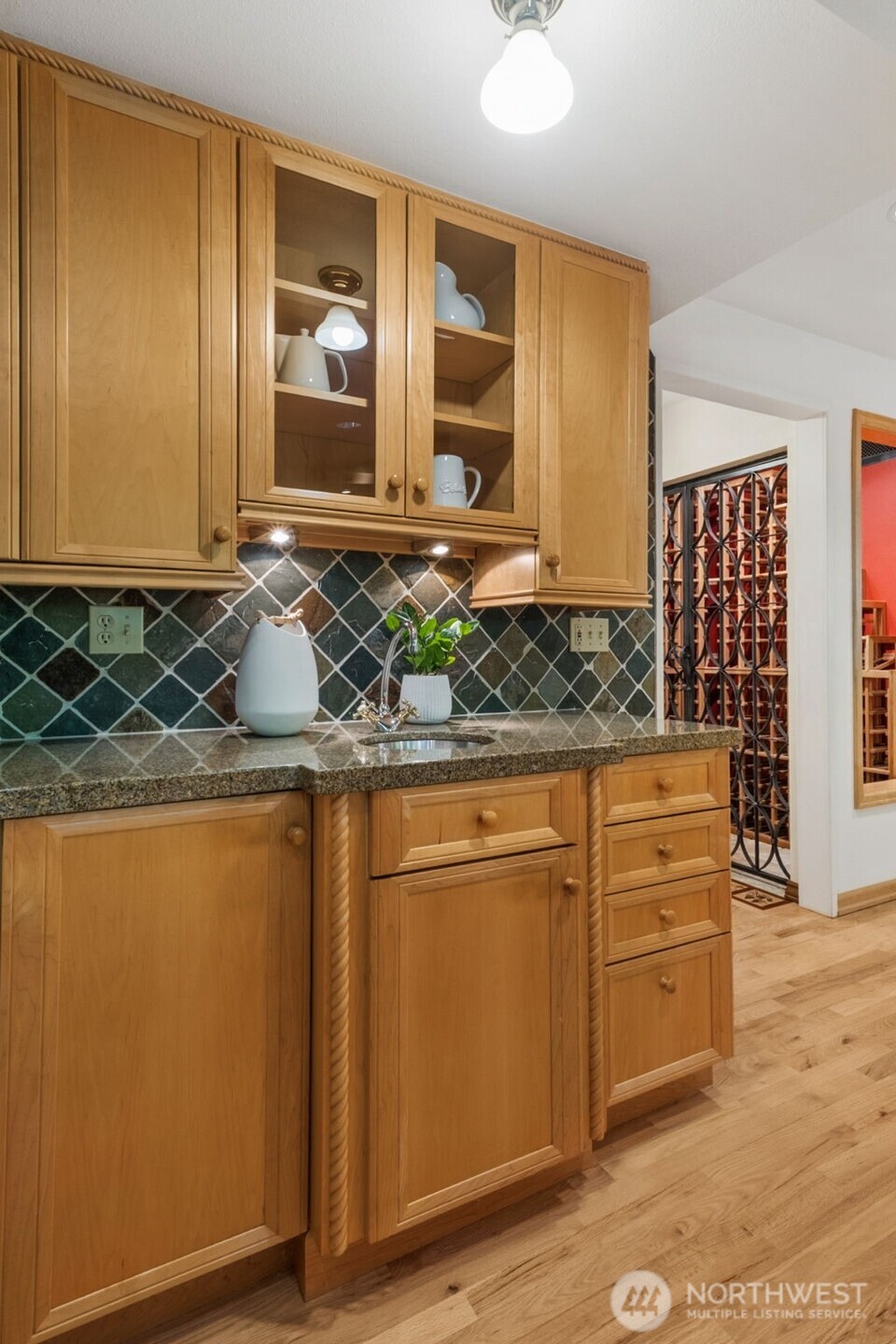 25300 SE Mirrormont Way , Issaquah, WA 98027-8334