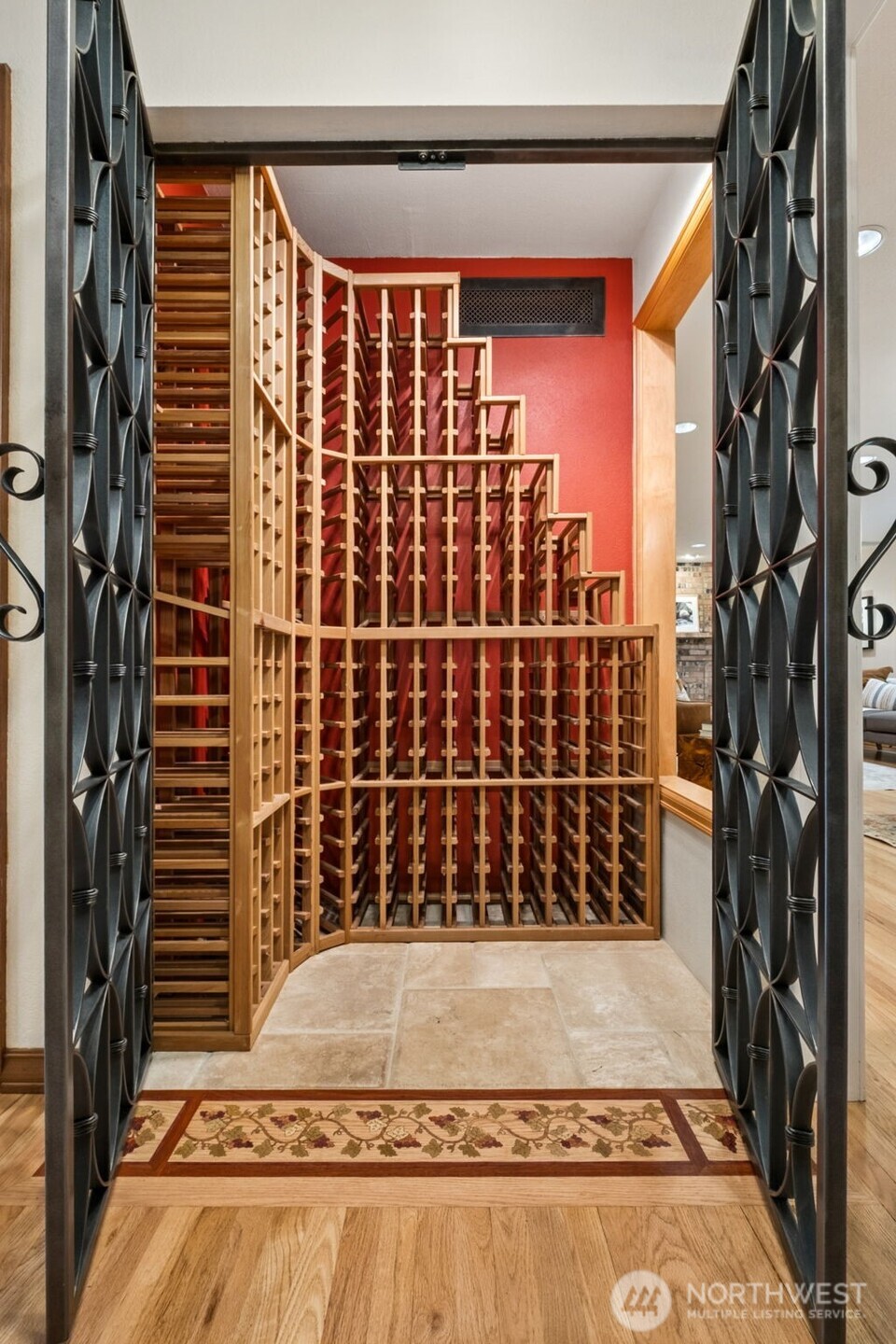 25300 SE Mirrormont Way , Issaquah, WA 98027-8334