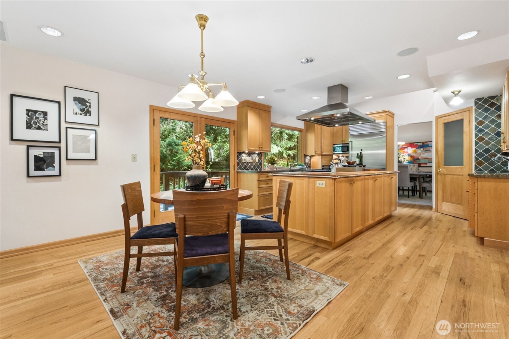 25300 SE Mirrormont Way , Issaquah, WA 98027-8334