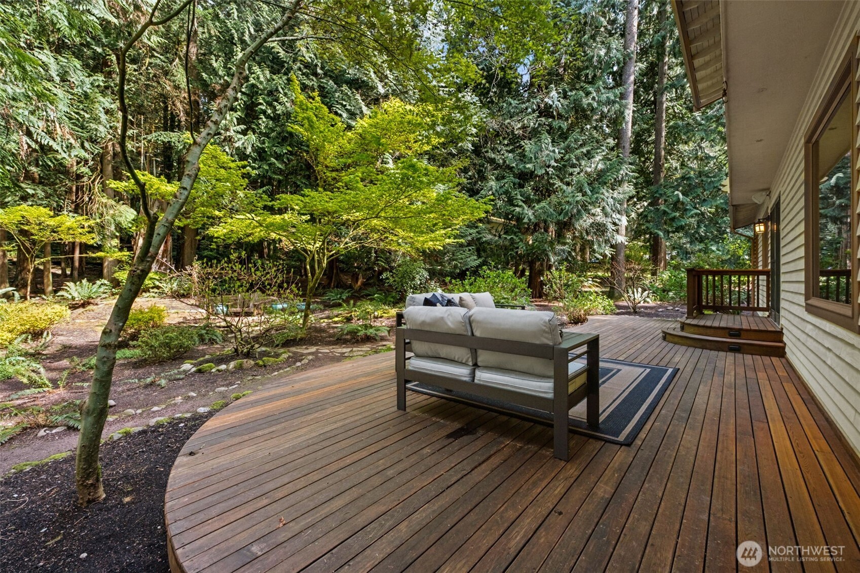 25300 SE Mirrormont Way , Issaquah, WA 98027-8334