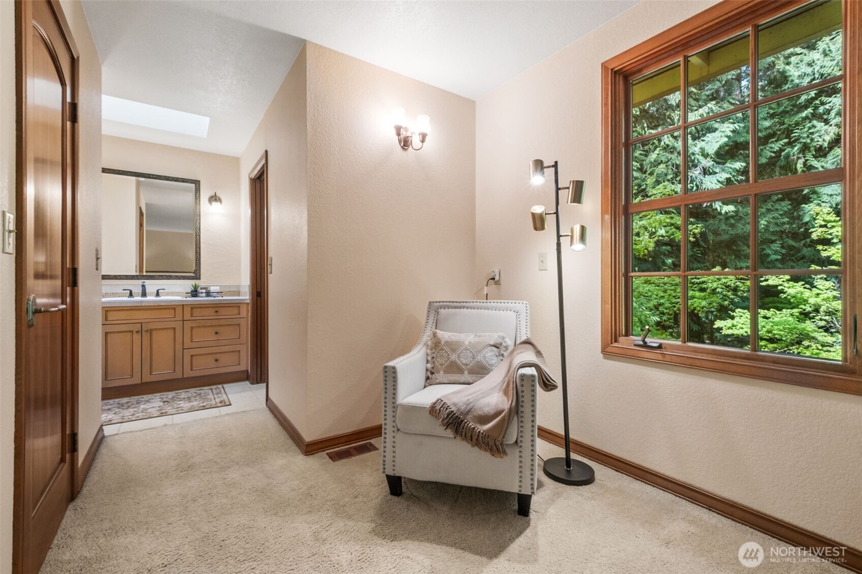 25300 SE Mirrormont Way , Issaquah, WA 98027-8334