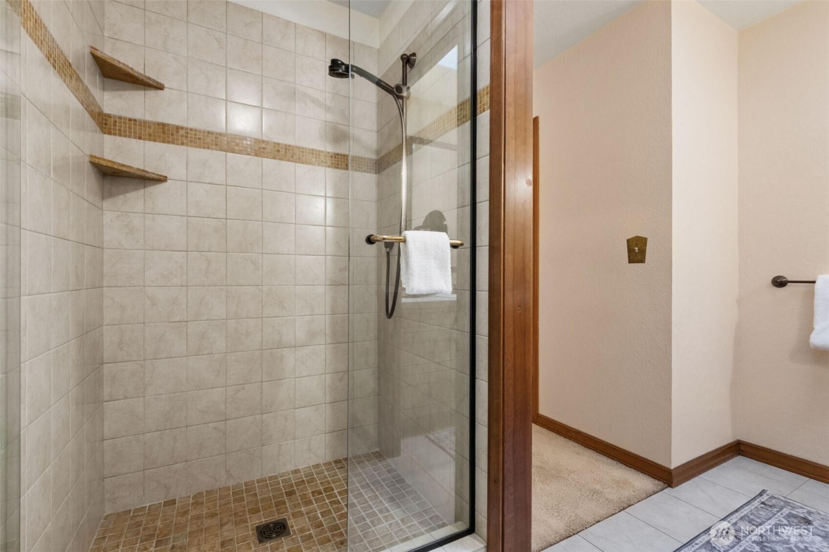 25300 SE Mirrormont Way , Issaquah, WA 98027-8334