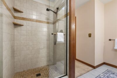 25300 SE Mirrormont Way , Issaquah, WA 98027-8334 - Photo 27