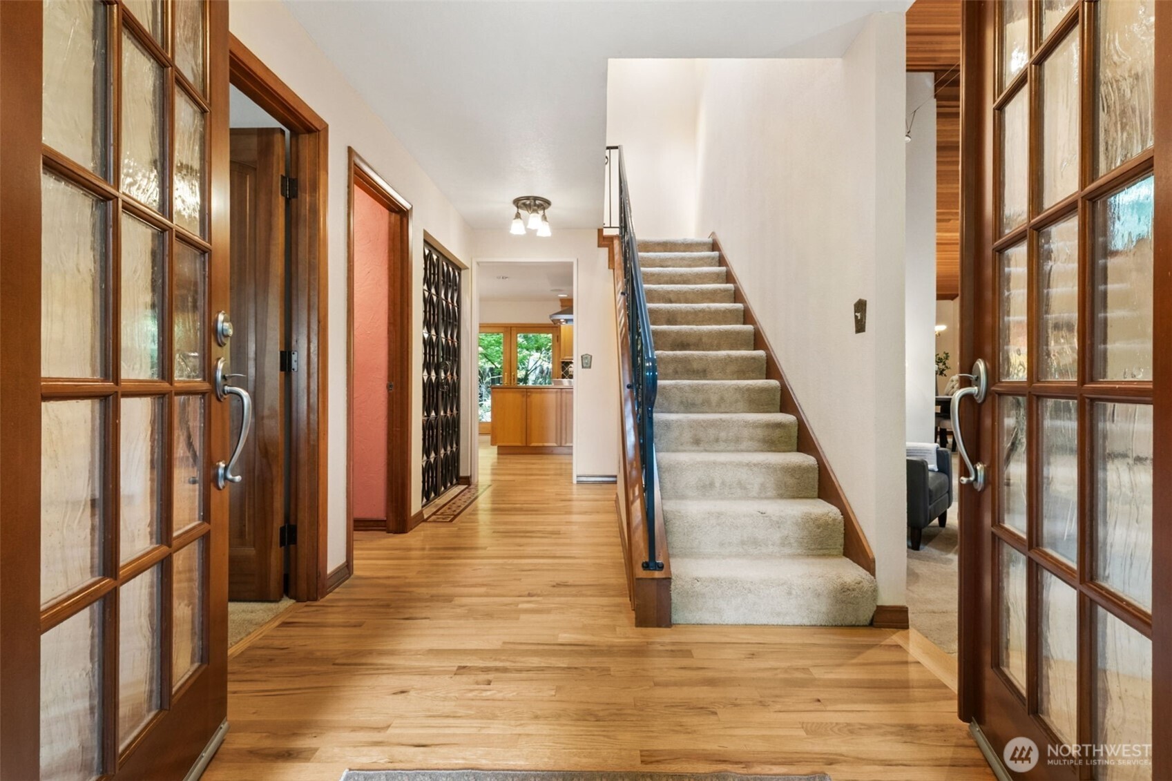 25300 SE Mirrormont Way , Issaquah, WA 98027-8334