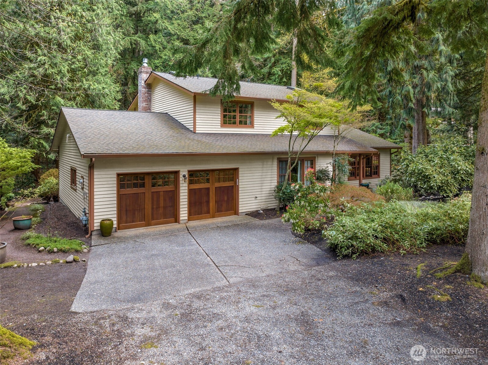 25300 SE Mirrormont Way , Issaquah, WA 98027-8334