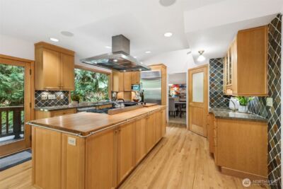 25300 SE Mirrormont Way , Issaquah, WA 98027-8334 - Photo 8