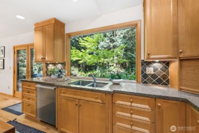 25300 SE Mirrormont Way , Issaquah, WA 98027-8334 - Photo 9