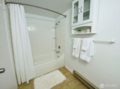 8848 Interlake Avenue N, Seattle, WA 98103 - Photo 19