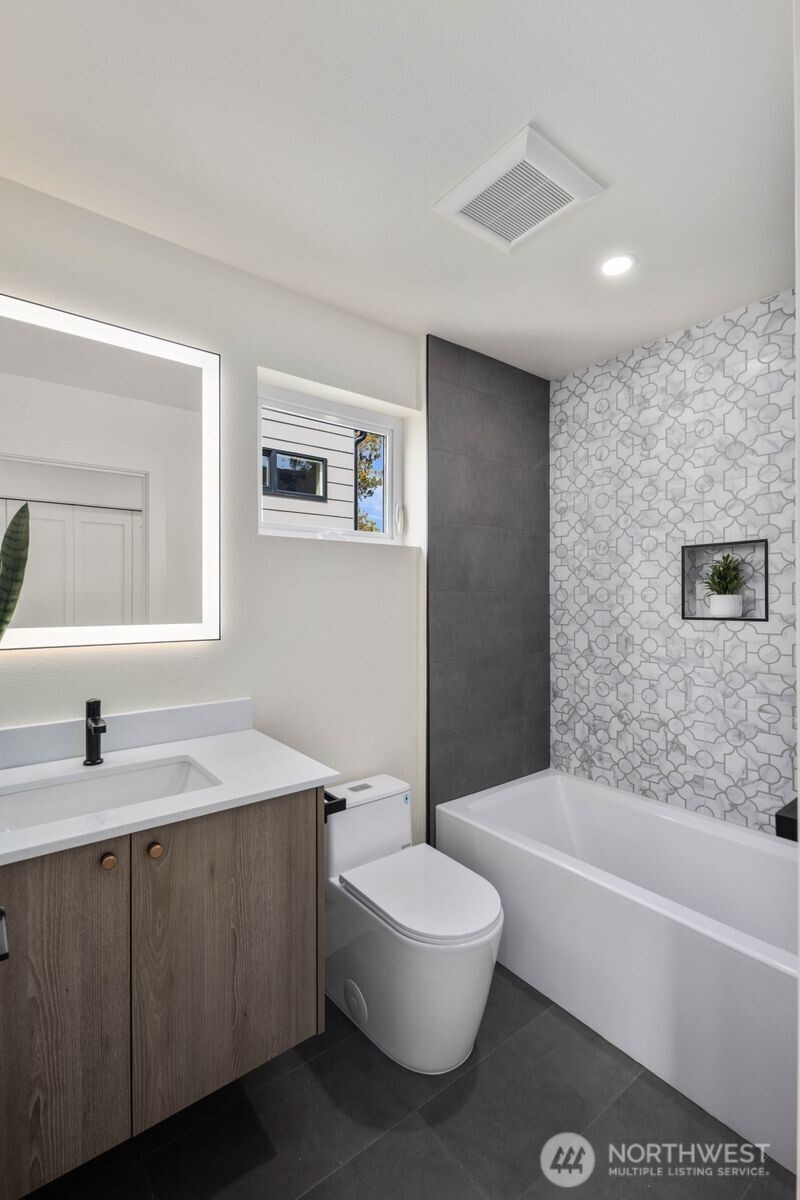 931 N 87th Street , Seattle, WA 98103