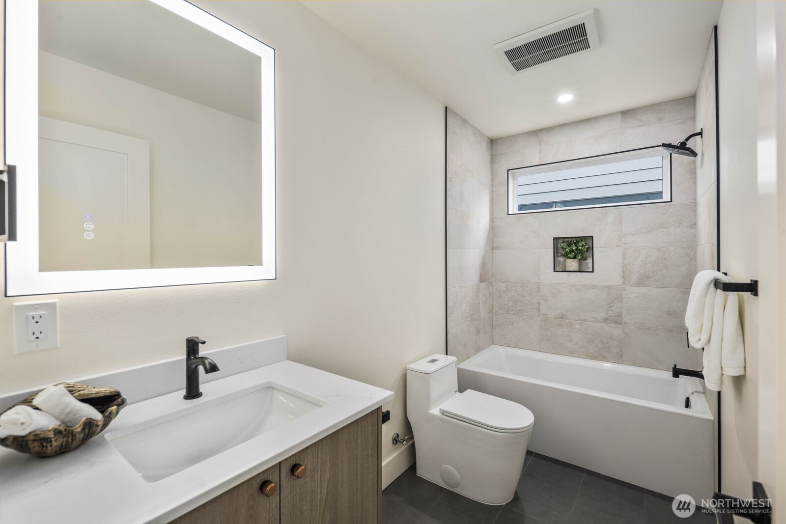 931 N 87th Street , Seattle, WA 98103