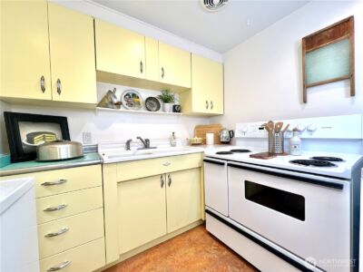 7919 45th Avenue S, Seattle, WA 98118-4427 - Photo 9