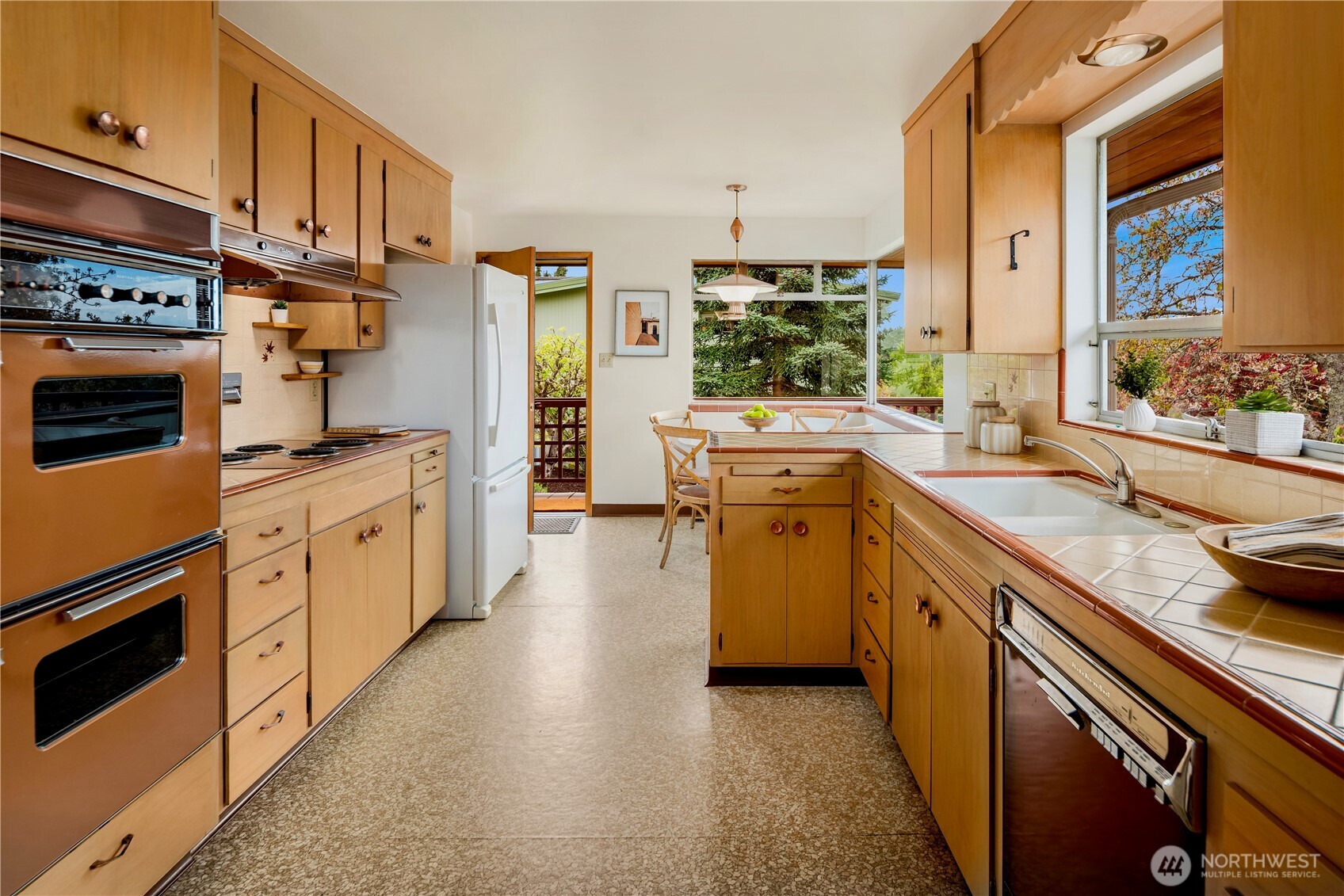 4241 SW Donovan Street , Seattle, WA 98136