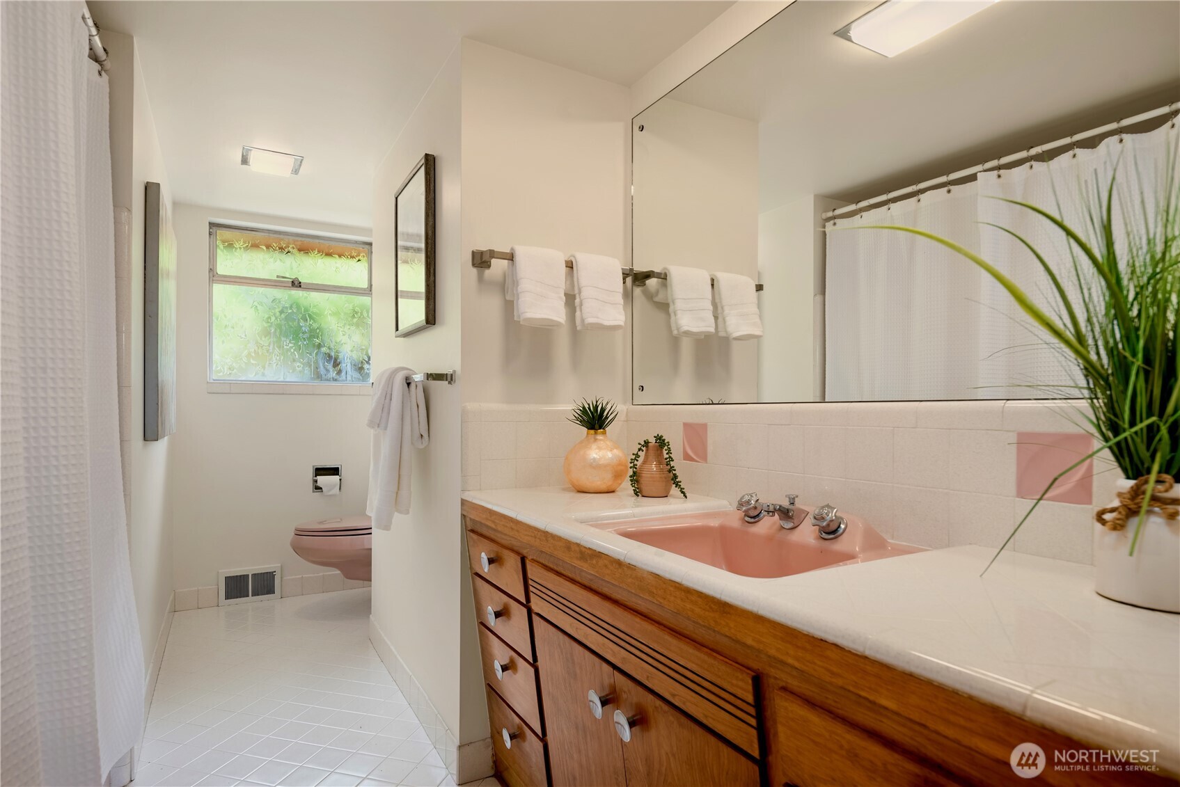 4241 SW Donovan Street , Seattle, WA 98136