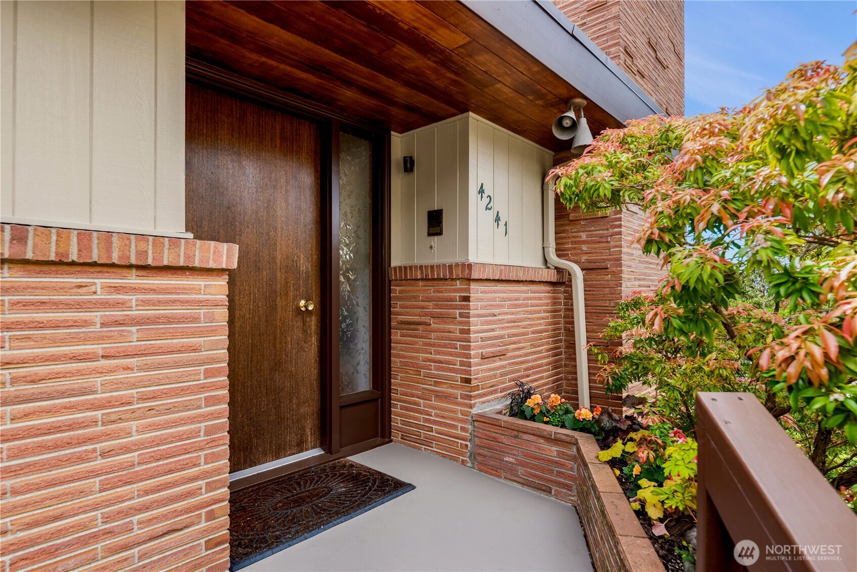4241 SW Donovan Street , Seattle, WA 98136