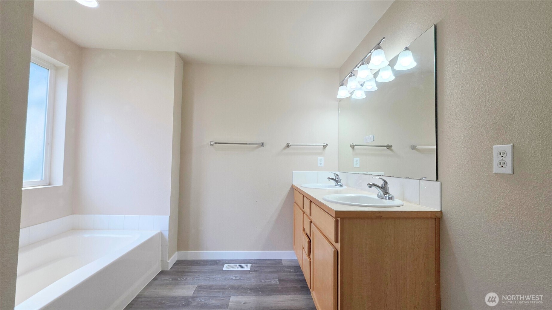 17933 73rd Avenue E, Puyallup, WA 98375