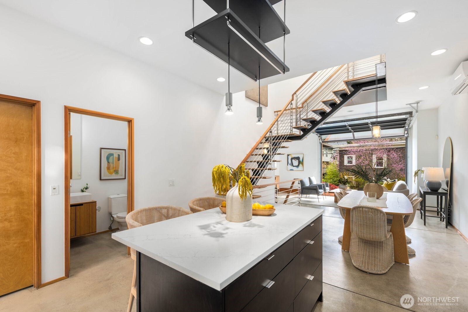 213 21st Avenue , Seattle, WA 98122