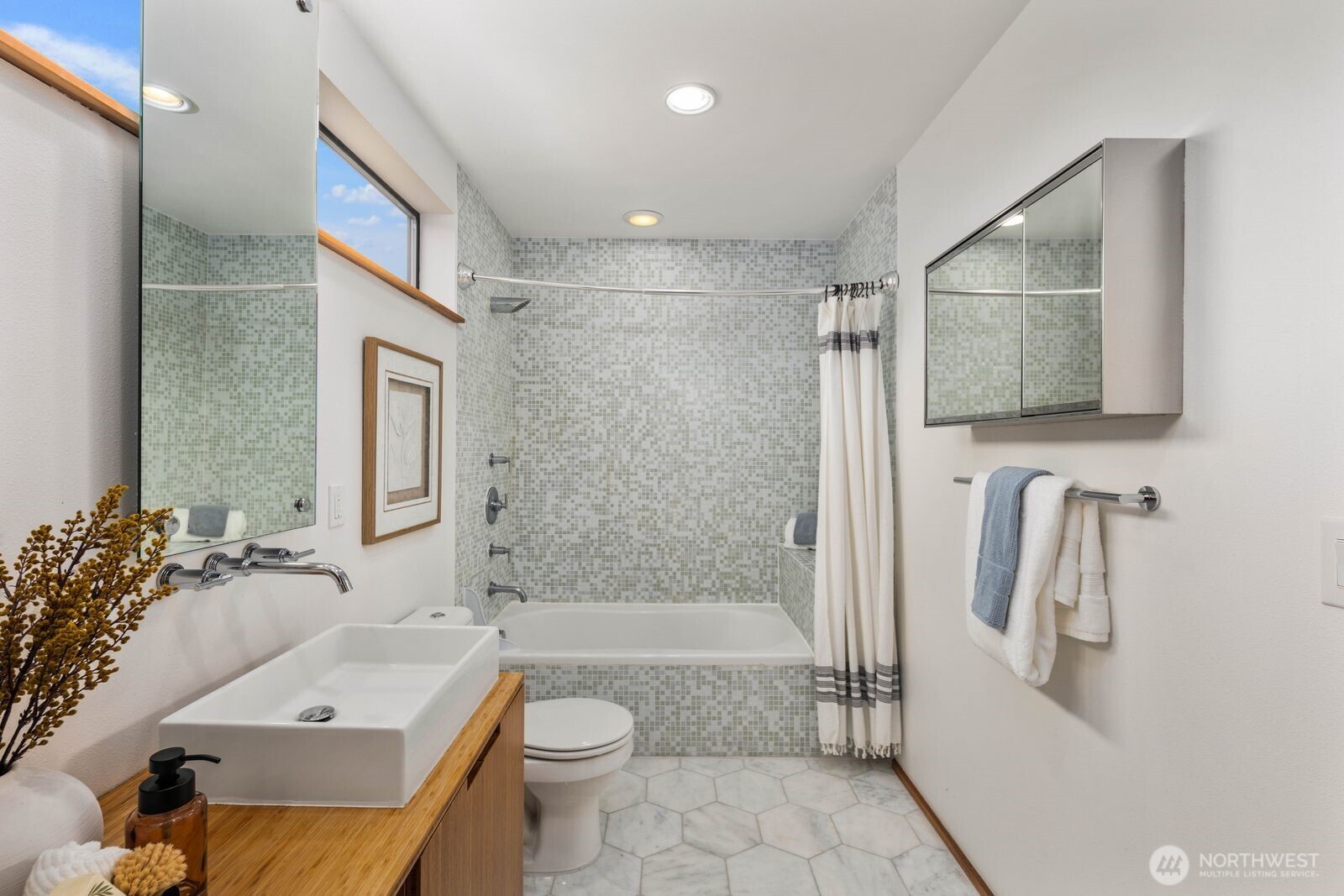 213 21st Avenue , Seattle, WA 98122