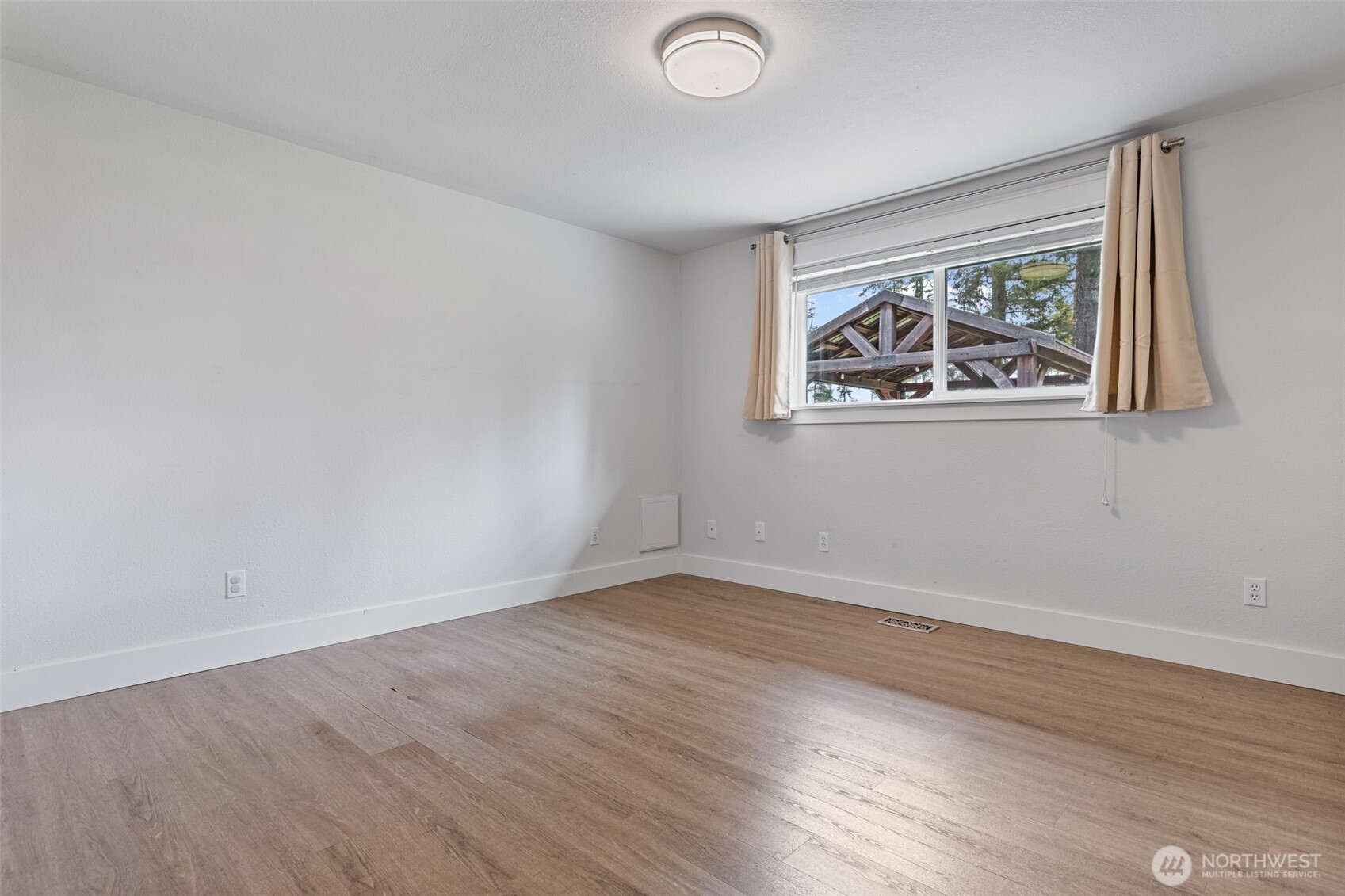400 E North Mason School Road , Belfair, WA 98528