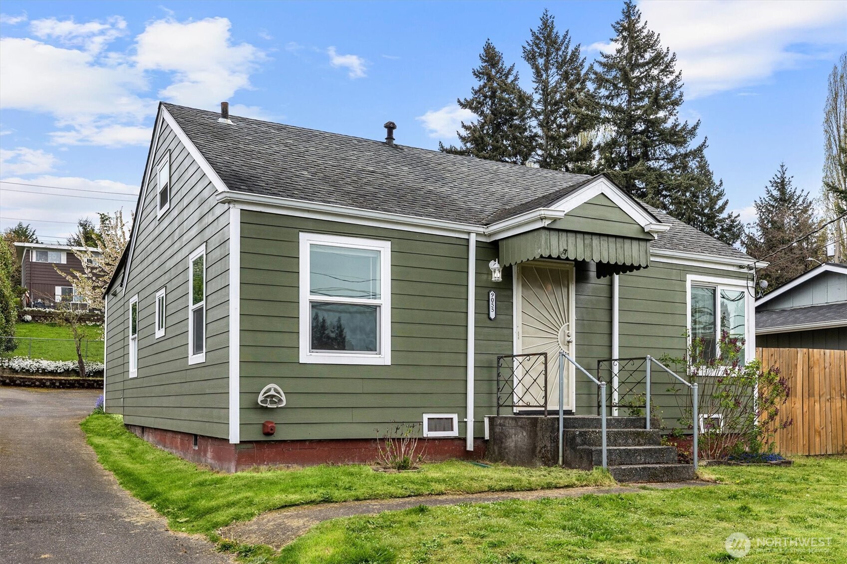9055 Yakima Avenue , Tacoma, WA 98444