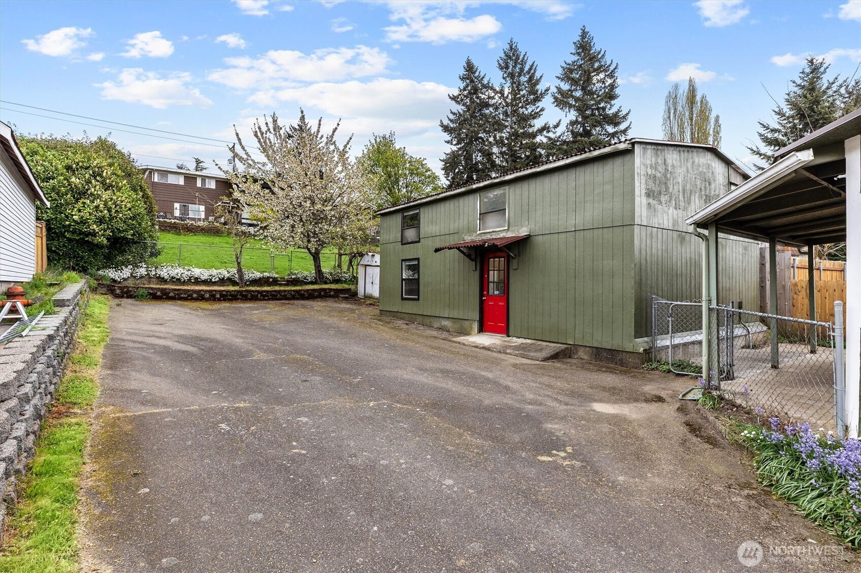 9055 Yakima Avenue , Tacoma, WA 98444