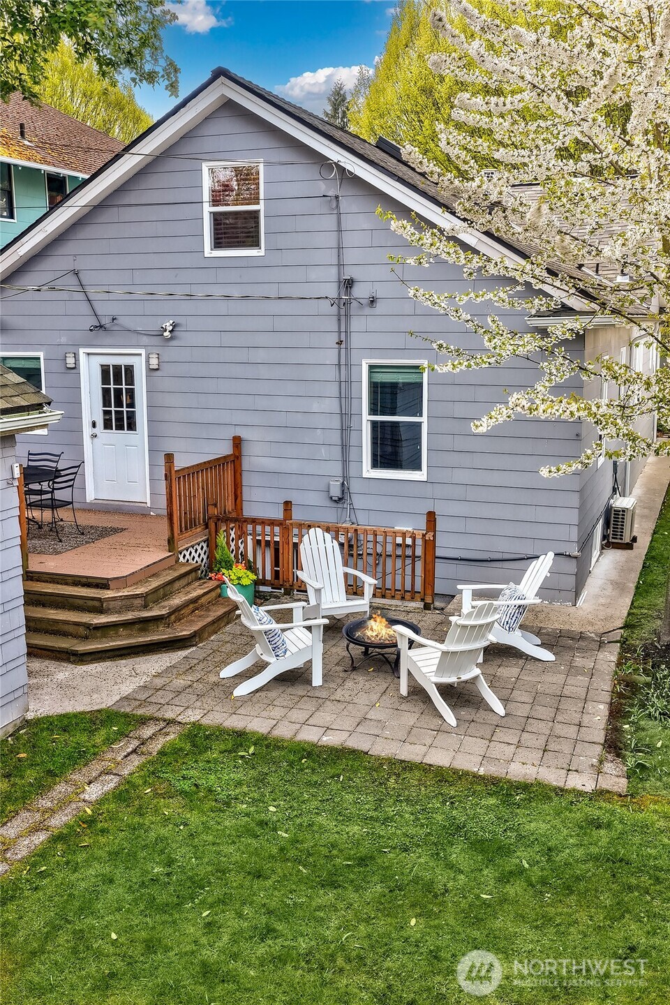 954 19th Avenue E, Seattle, WA 98112