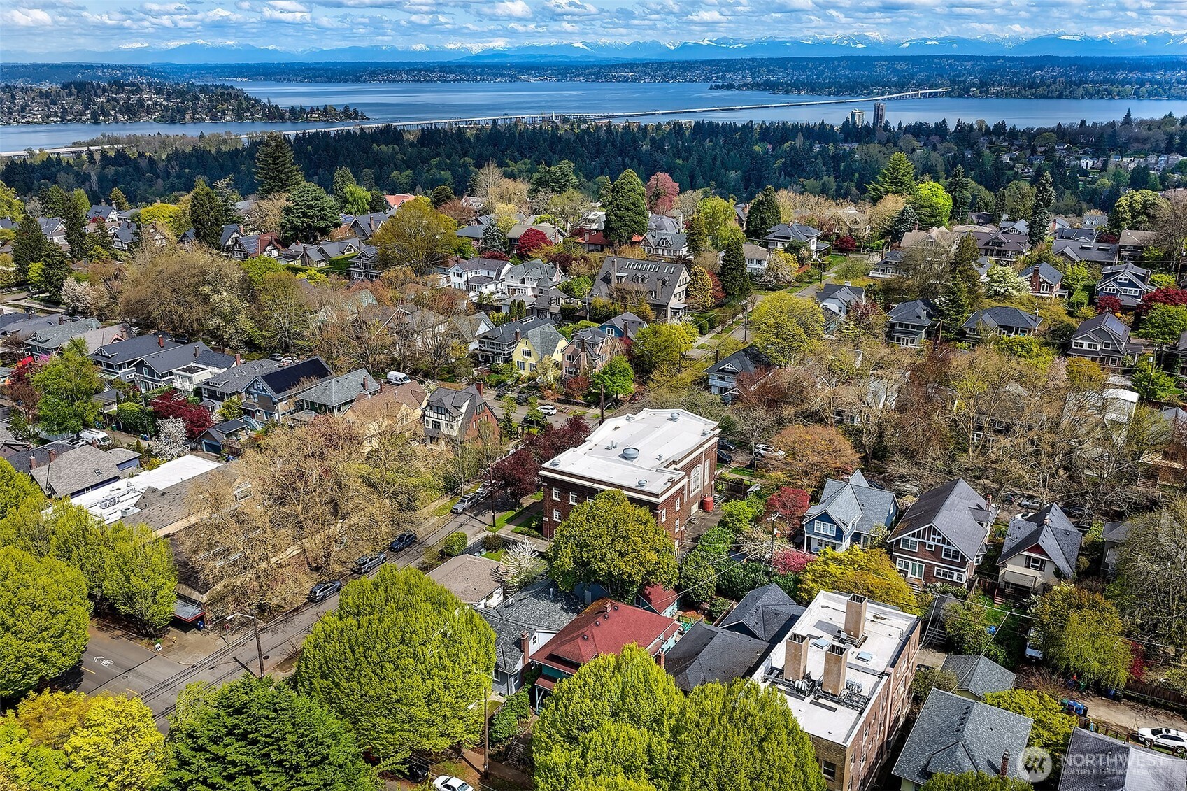 954 19th Avenue E, Seattle, WA 98112