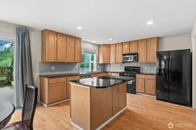 23412 SE 260th Court , Maple Valley, WA 98038-4709 - Photo 6