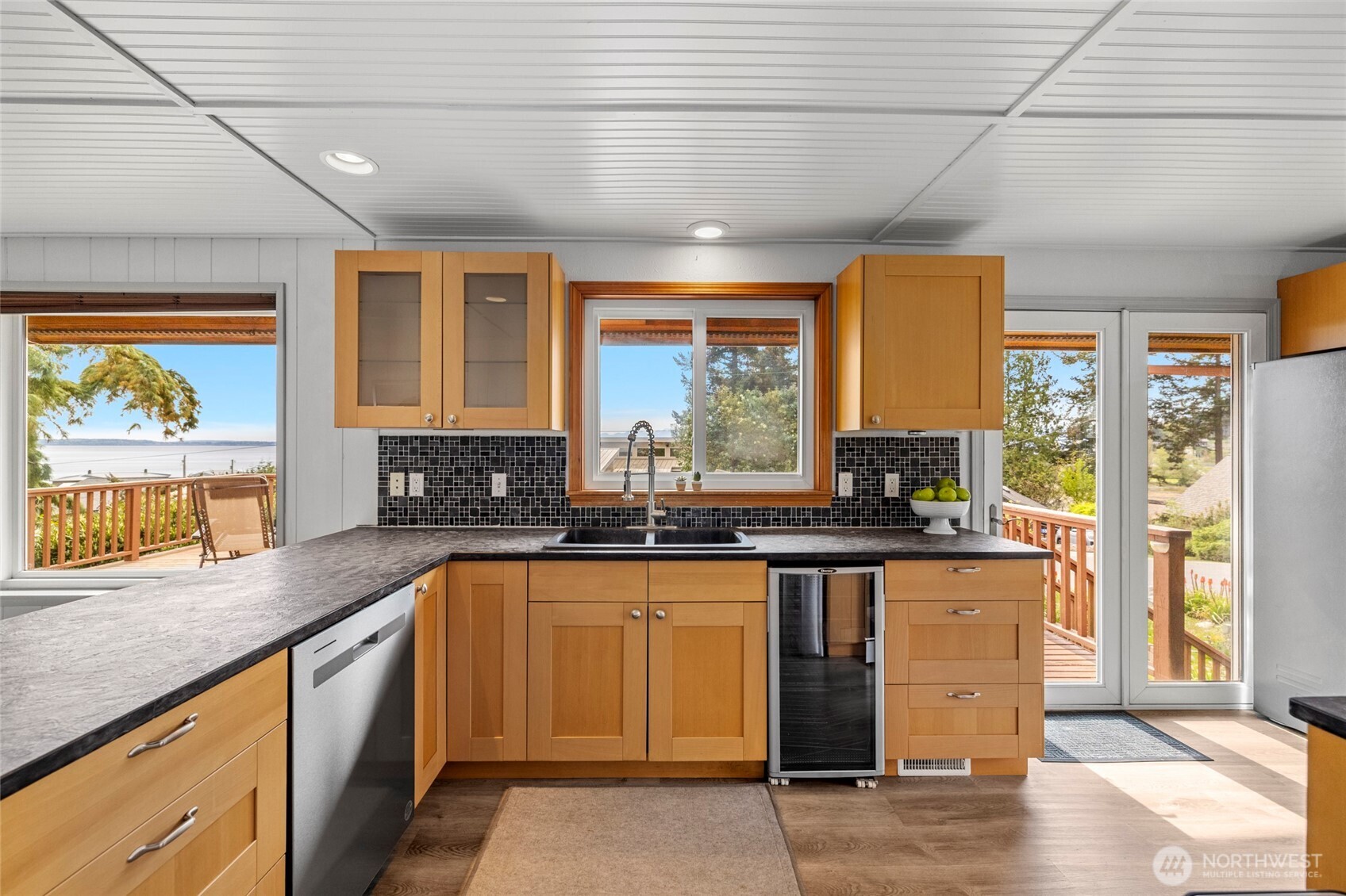 980 Moonraker Drive , Freeland, WA 98249