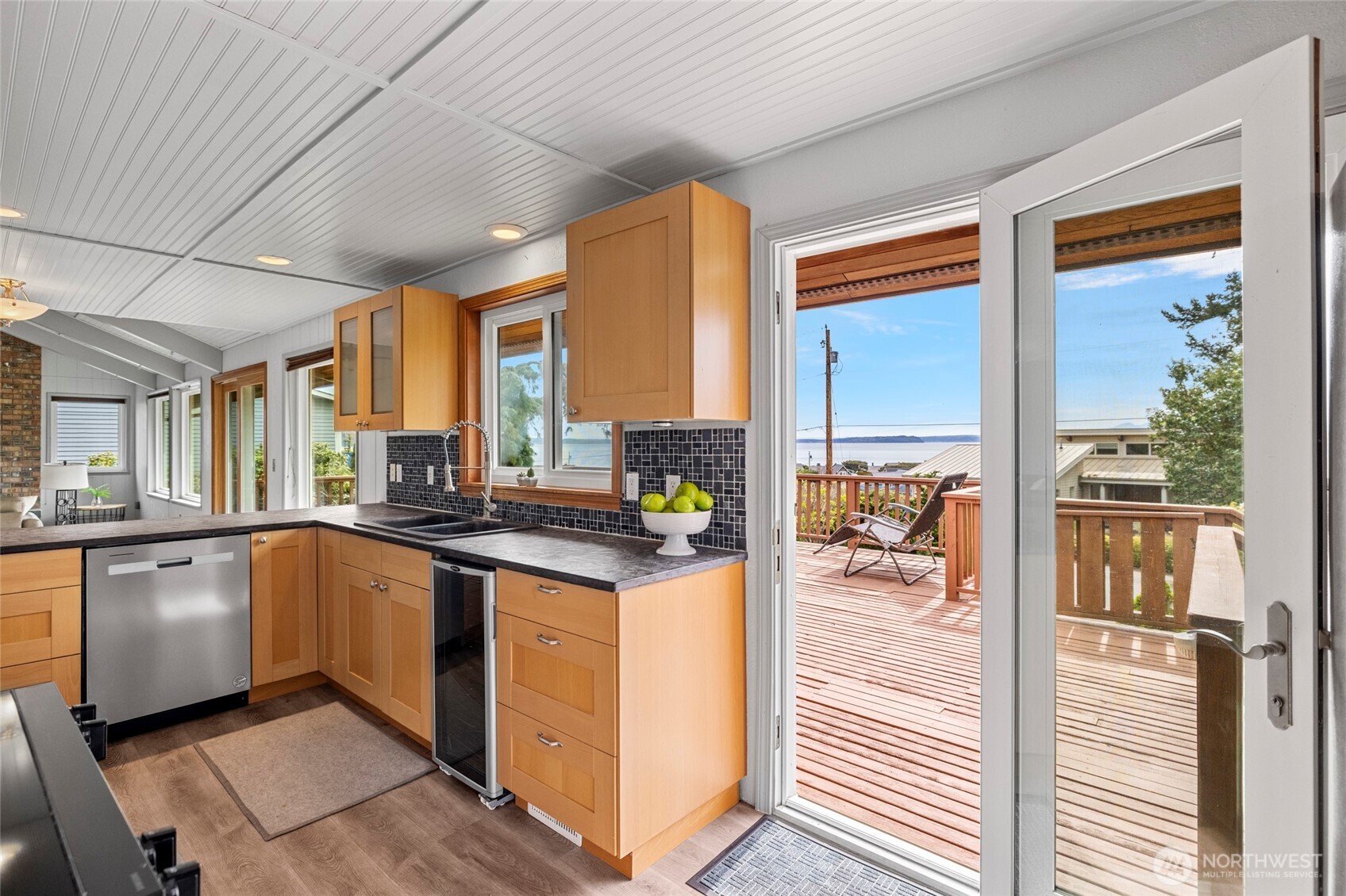 980 Moonraker Drive , Freeland, WA 98249
