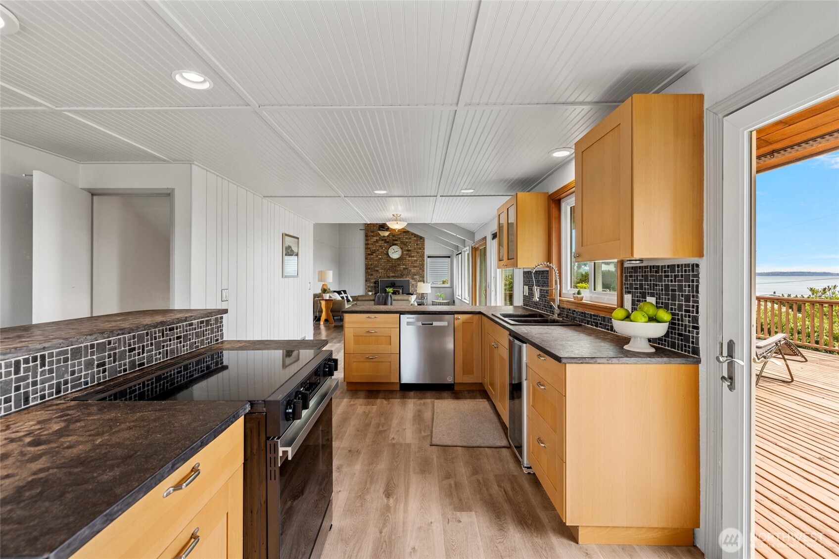 980 Moonraker Drive , Freeland, WA 98249