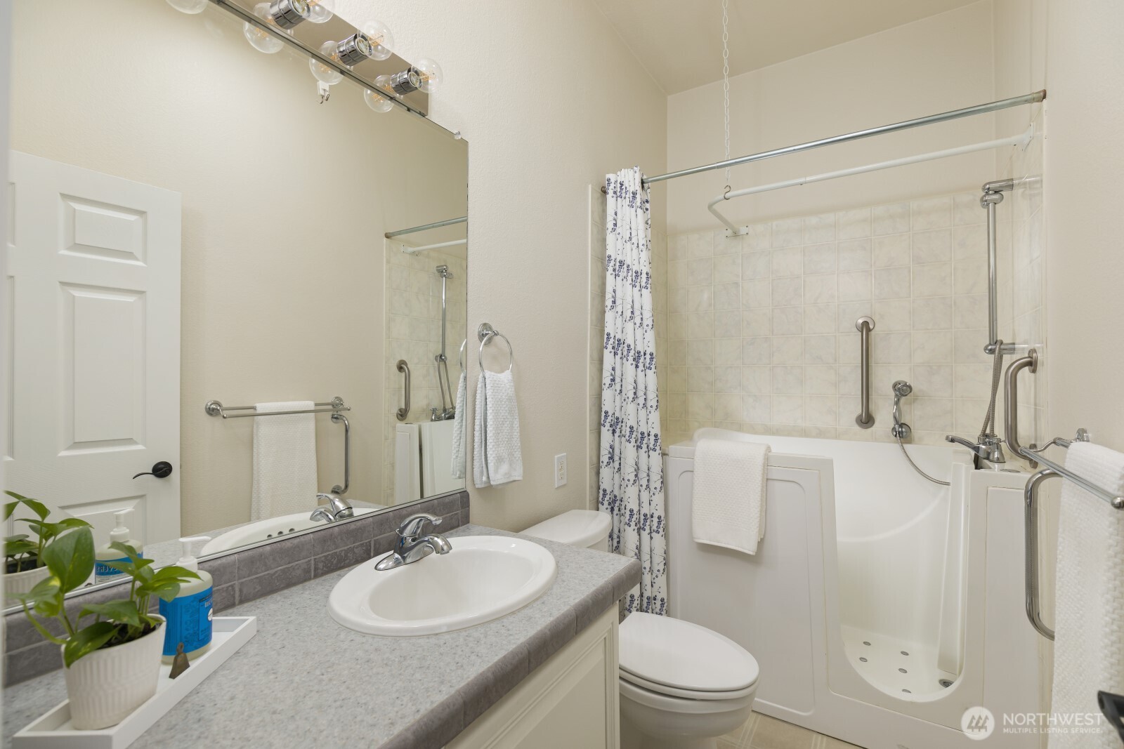 8015 18th Lane SE #123, Lacey, WA 98503