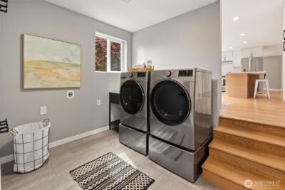 9226 Matthews Avenue NE, Seattle, WA 98115 - Photo 12