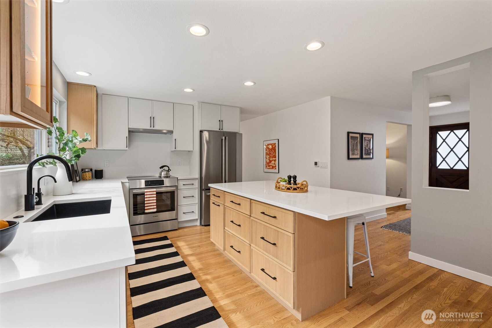 9226 Matthews Avenue NE, Seattle, WA 98115
