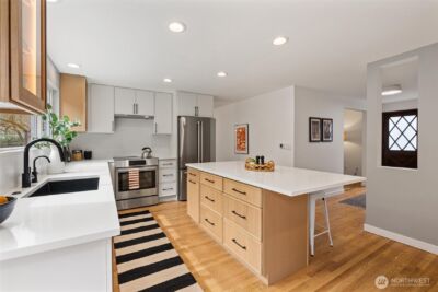 9226 Matthews Avenue NE, Seattle, WA 98115 - Photo 16