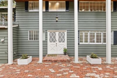 9226 Matthews Avenue NE, Seattle, WA 98115 - Photo 2