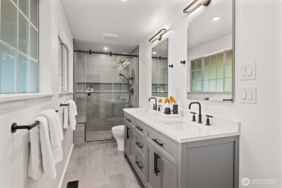 9226 Matthews Avenue NE, Seattle, WA 98115 - Photo 22