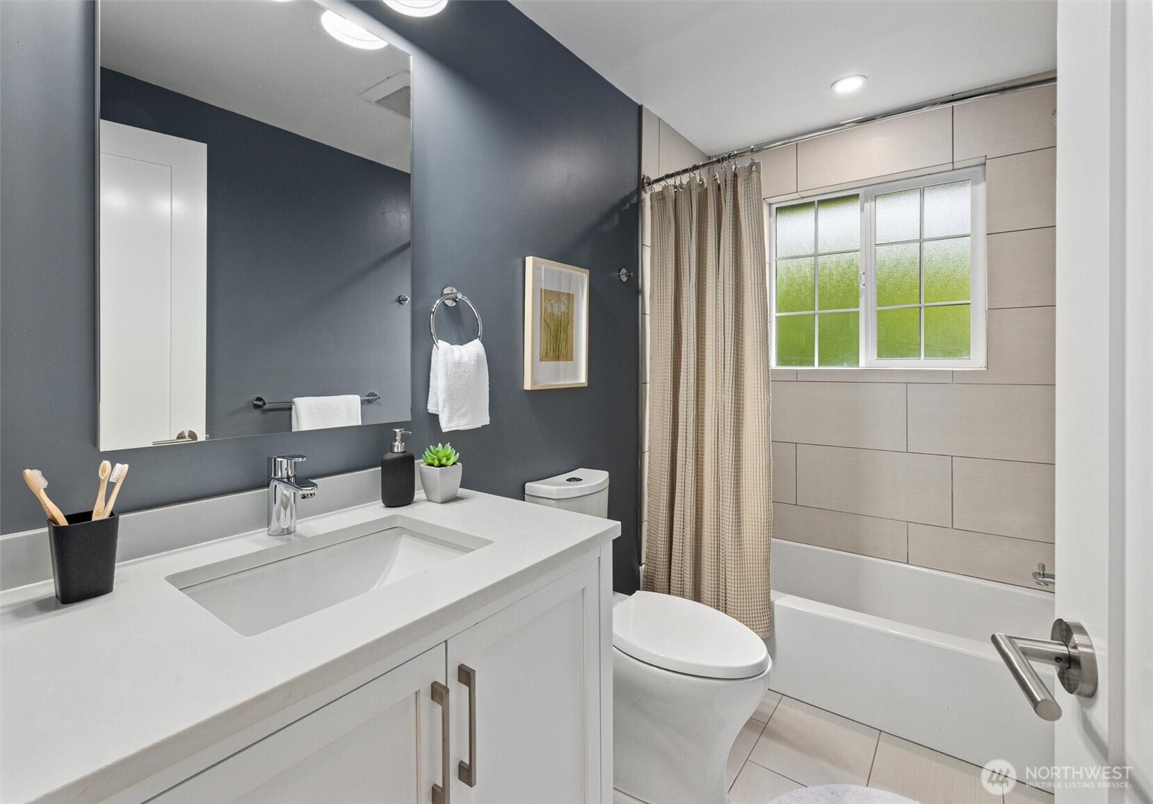 9226 Matthews Avenue NE, Seattle, WA 98115